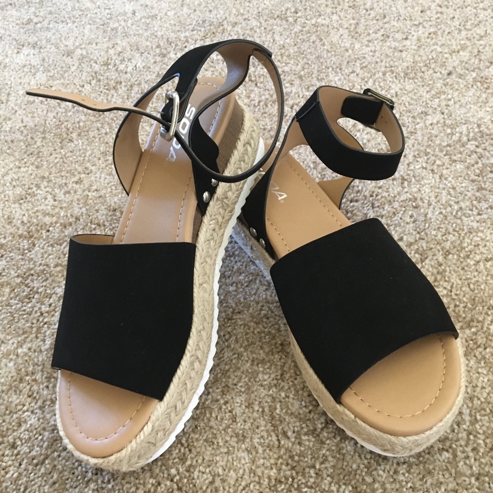 SODA Flatform Sandals / Black